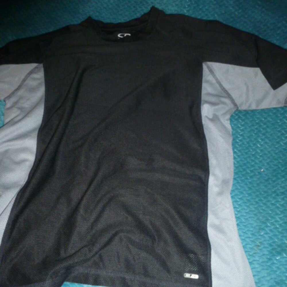 Champion DUO DRY Mesh Workout Tee – Men’s Medium – Black/Gray 💪